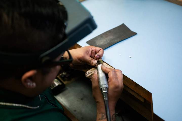 Confiez vos trésors à notre atelier expert sur place.